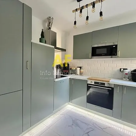 Апартаменти Cozy A 5 Minutes De La A Saint-raphael Сен-Рафаель