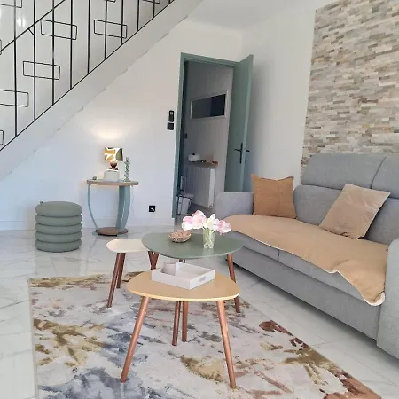 Апартаменти Cozy A 5 Minutes De La A Saint-raphael